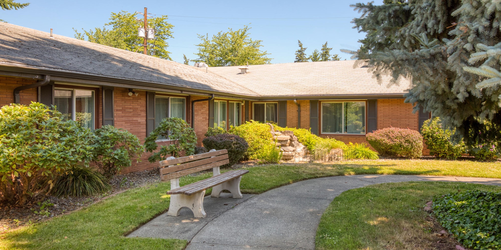 Outdoor area with a bench at Menlo Park Post Acute